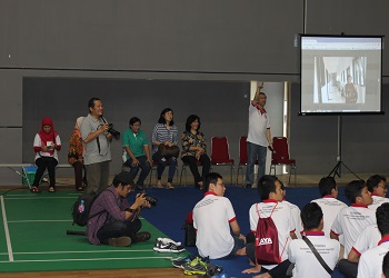 Tanya Jawab Bp. Agus Lukita  (Ketua Yayasan PB Jaya Raya) didampingi legenda Bulutangkis Indonesia Ibu Imelda Wiguna dkk